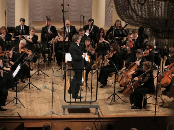 Заслужени академічний симфонічний оркестр НРКУ під керуванням В. Шейка
